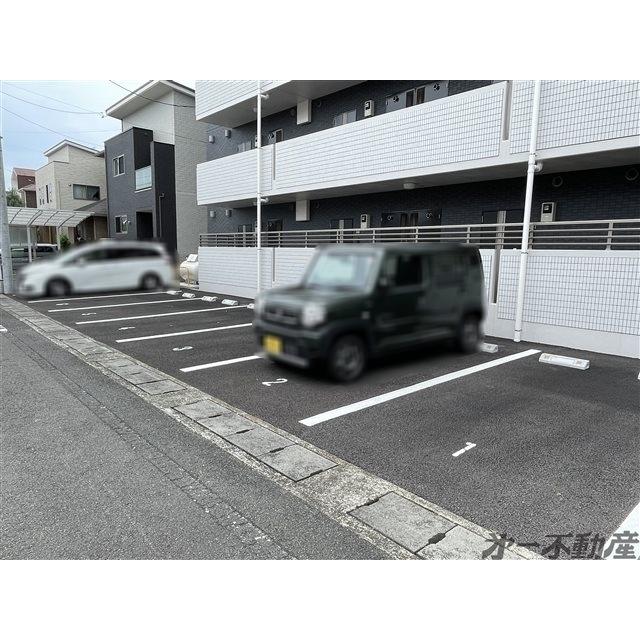 シャン アベイユ（101） 駐車場