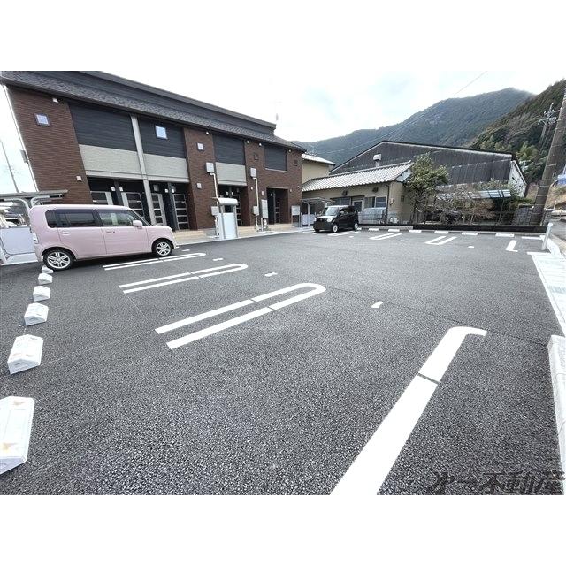 ベル　アウローラ（102） 駐車場