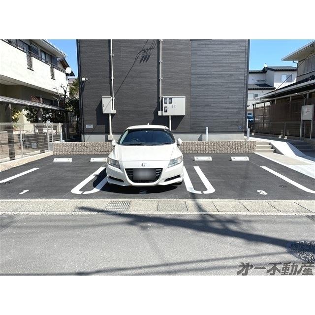 ユニヴェール（101） 駐車場