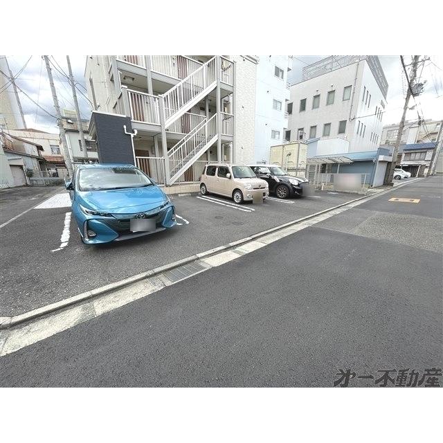 アザレアコート（202） 駐車場