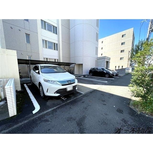 La Razetta・（401） 駐車場