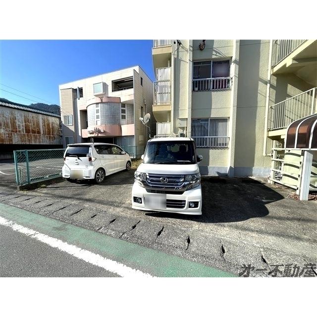 エルコーポ丸子（301） 駐車場