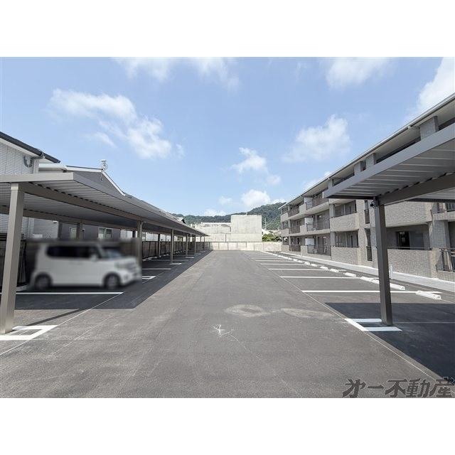 Avenir大岩（303） 駐車場