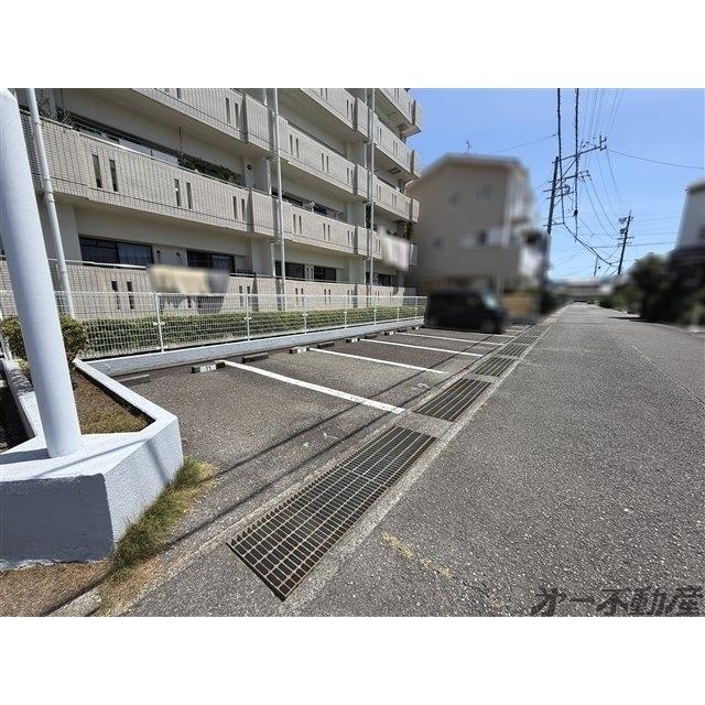 グランディオールシラトリ（305） 駐車場