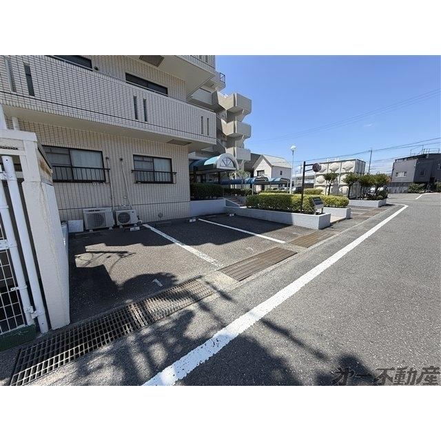 グランディオールシラトリ（305） 駐車場
