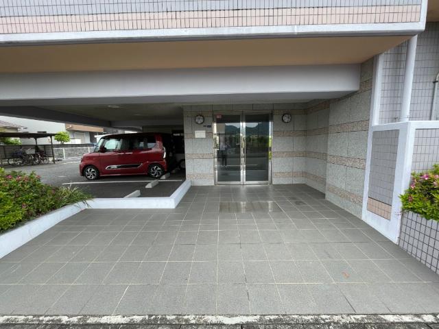 ラフォーレ桃園　 エントランス