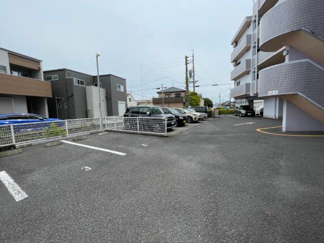 ラフォーレ桃園　 駐車場