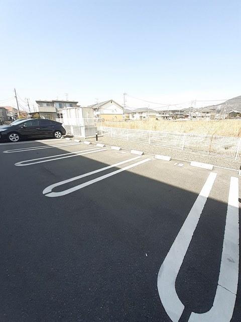 リバーサイド２（101） 駐車場