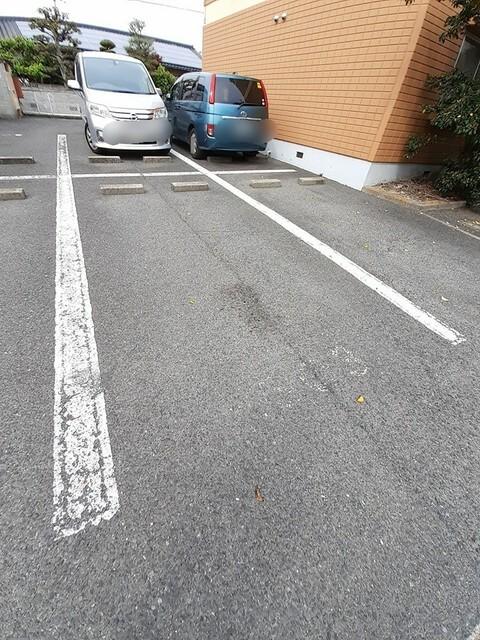 ニューエルディムしみず（303） 駐車場