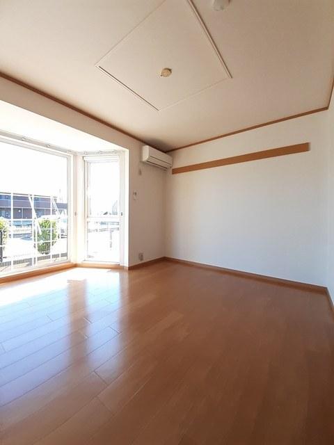 ヴィラ　プリムローズ（102） 室内