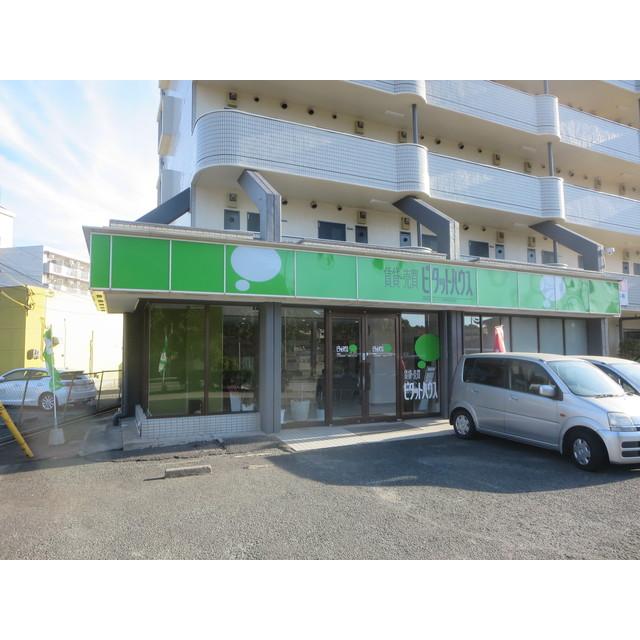 グリーンの看板が目印です