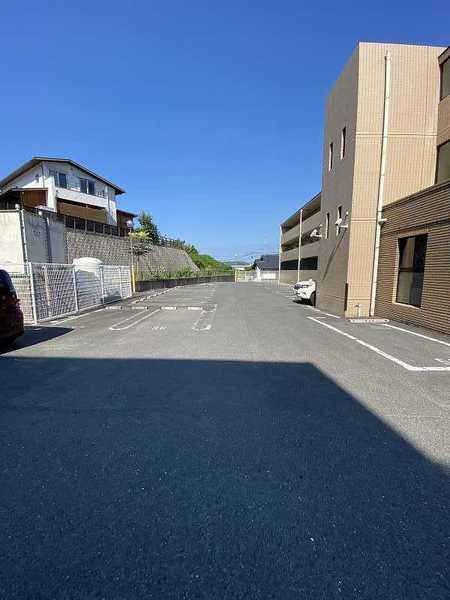 グランピア赤間 駐車場