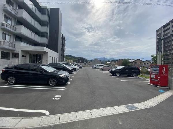プレステージ岡垣 駐車場
