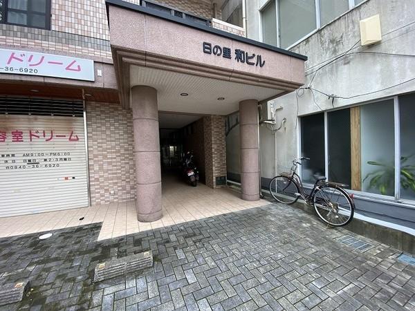 日の里和ビル エントランス