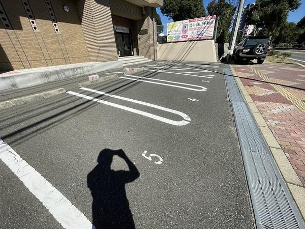 ロイヤルタワー文教の杜 駐車場