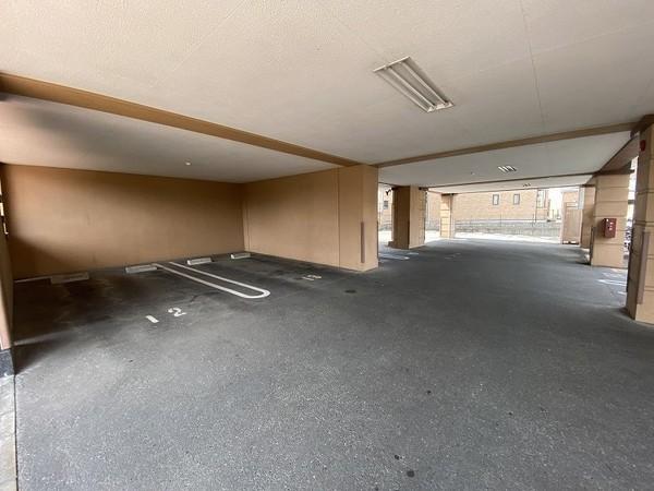 コスモポリタン 駐車場