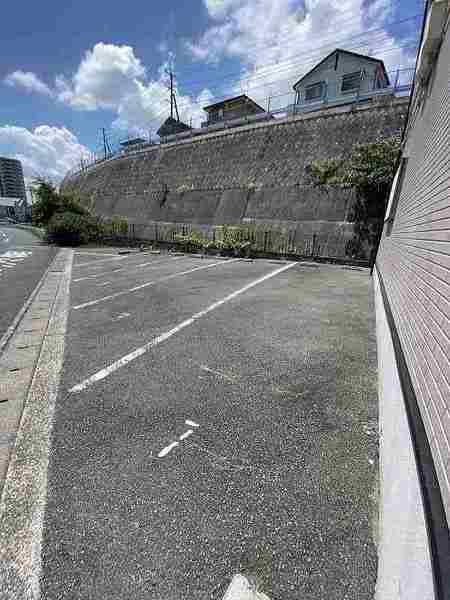 ビオス赤間（QR） 駐車場