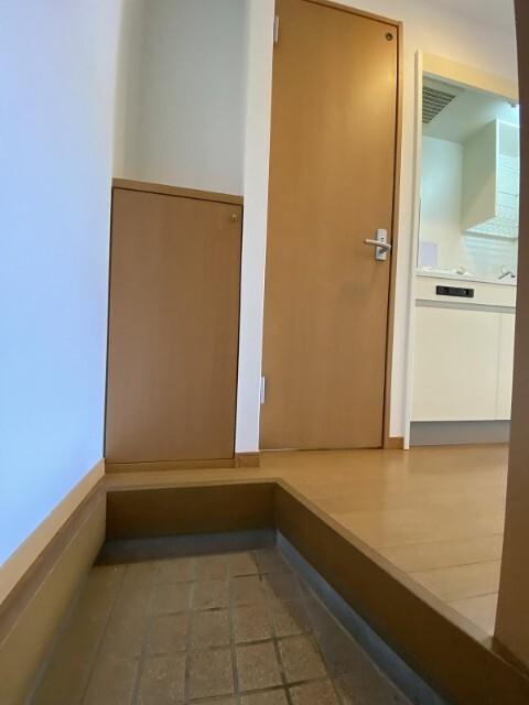 アパートメントスクエア2番館 玄関