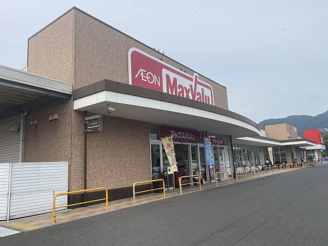 マックスバリュくりえいと宗像店：877m