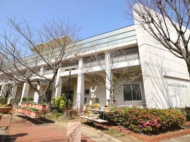 岡垣町立山田小学校：231m