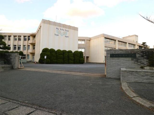 岡垣町立岡垣東中学校：919m