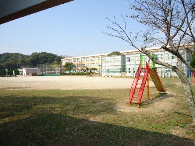 芦屋町立山鹿小学校：566m