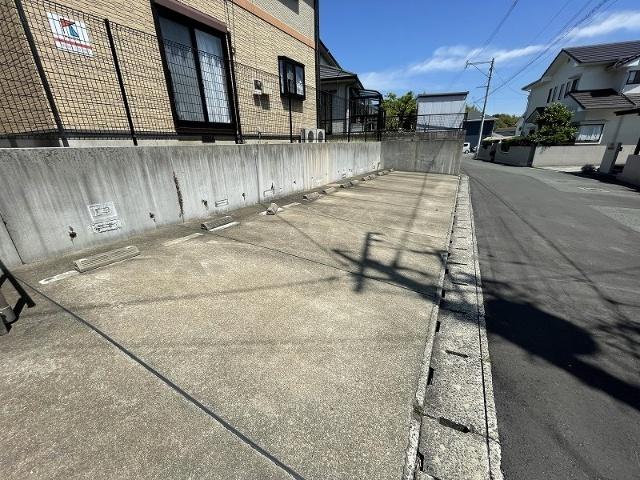 テラスアベニューB 駐車場