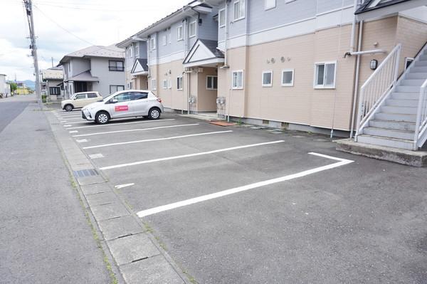 ファミール水沢（202） 駐車場
