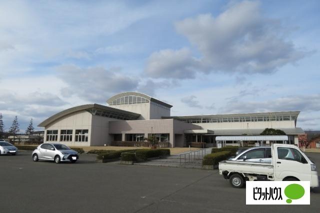 金ヶ崎町立図書館：914m