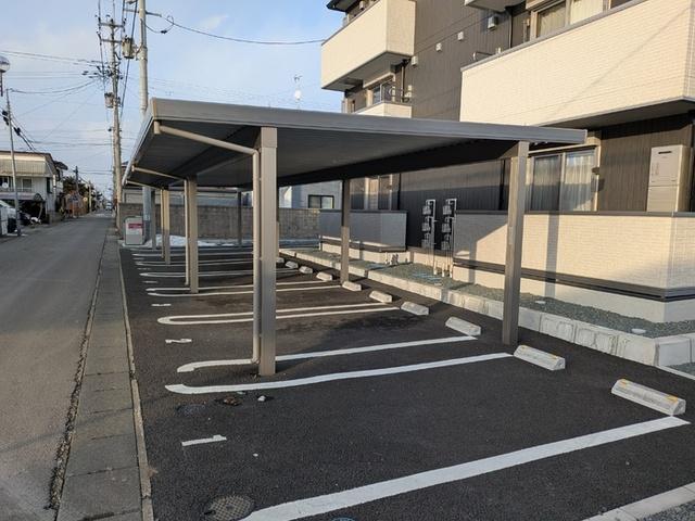 Grace Emoh（101） 駐車場