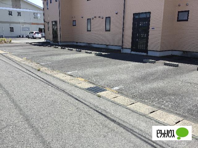 シェーンレーベン 弐番館（103） 駐車場