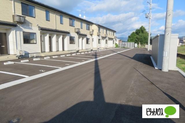 Lagom(ラーゴム)A（203） 駐車場