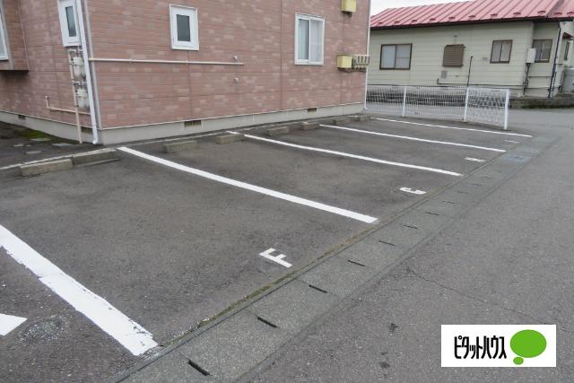 FIELDⅡ（102） 駐車場