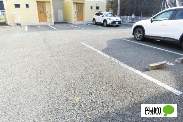 フラワーガーデン（D棟） 駐車場