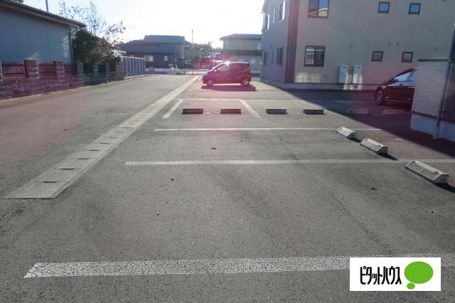 ルミウスB棟（101） 駐車場
