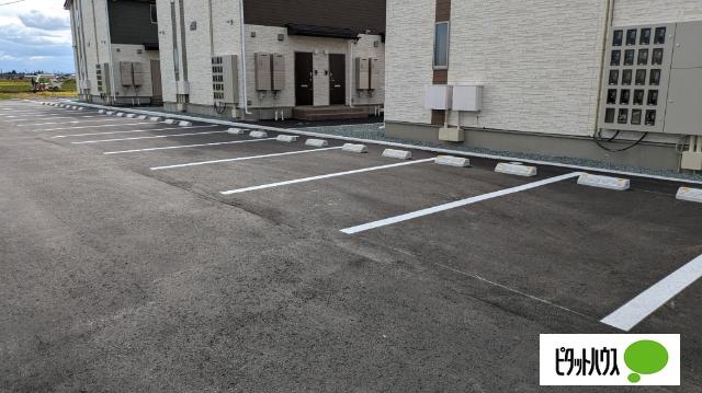 グランドパレス御所橋I（207） 駐車場
