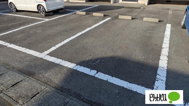 アンソレイエII（102） 駐車場