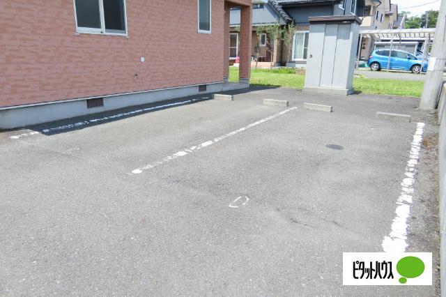 メゾン アラモード（G棟） 駐車場