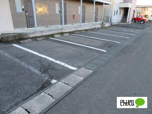 メゾンフルール（102） 駐車場