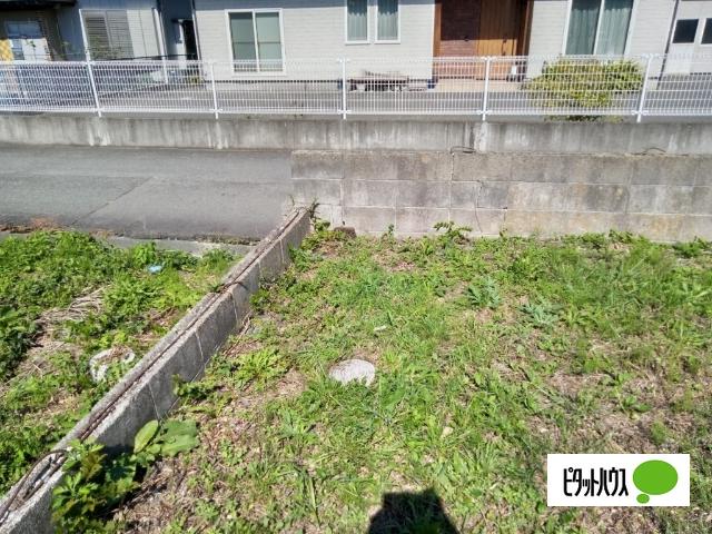 北側の西端　公共マスとブロック基礎