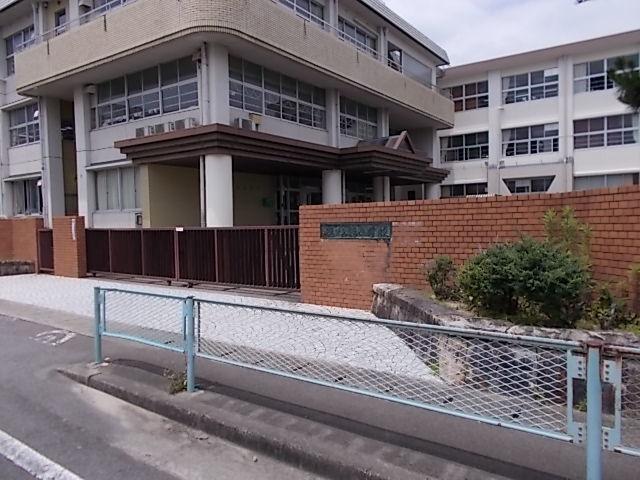 岐阜市立鶉小学校：160m