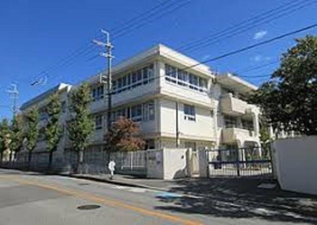 池田市立秦野小学校：842m