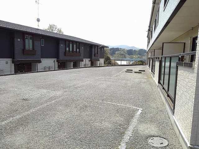 グランドゥール畦野（201） 駐車場