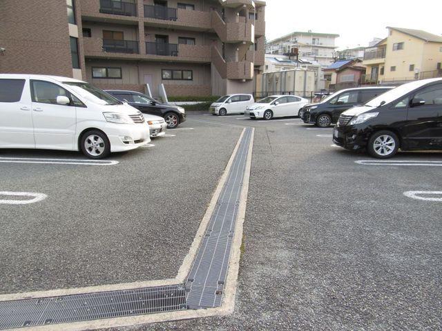グランデ−ジ池田（208） 駐車場