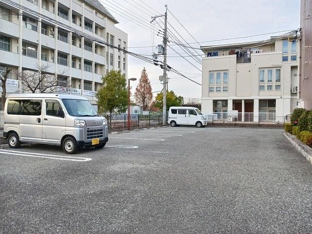 クレメント昆陽（105） 駐車場