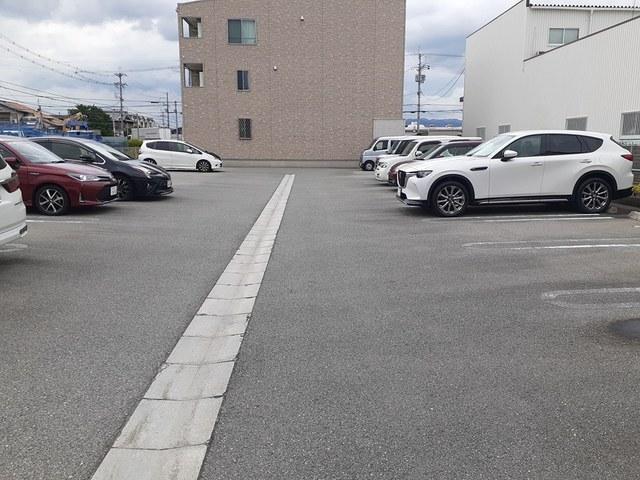 ディアコート口酒井　弐番館（101） 駐車場