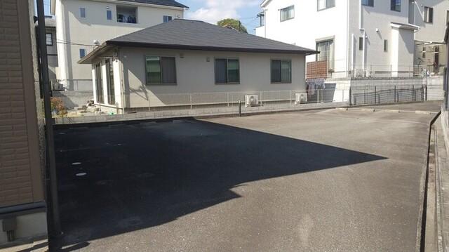 ウエストリヴァーⅡ（101） 駐車場