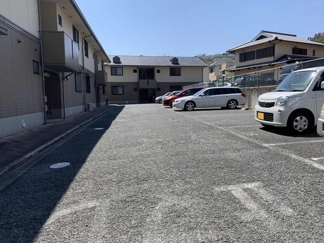 ソレーユ萩原　B棟（208） 駐車場