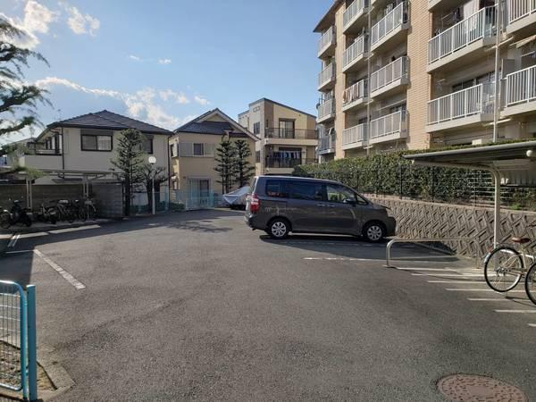 五月丘ハウスＢ棟 駐車場