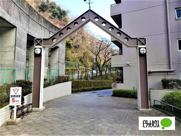 サンロイヤル池田バードヒルズ1号館 エントランス